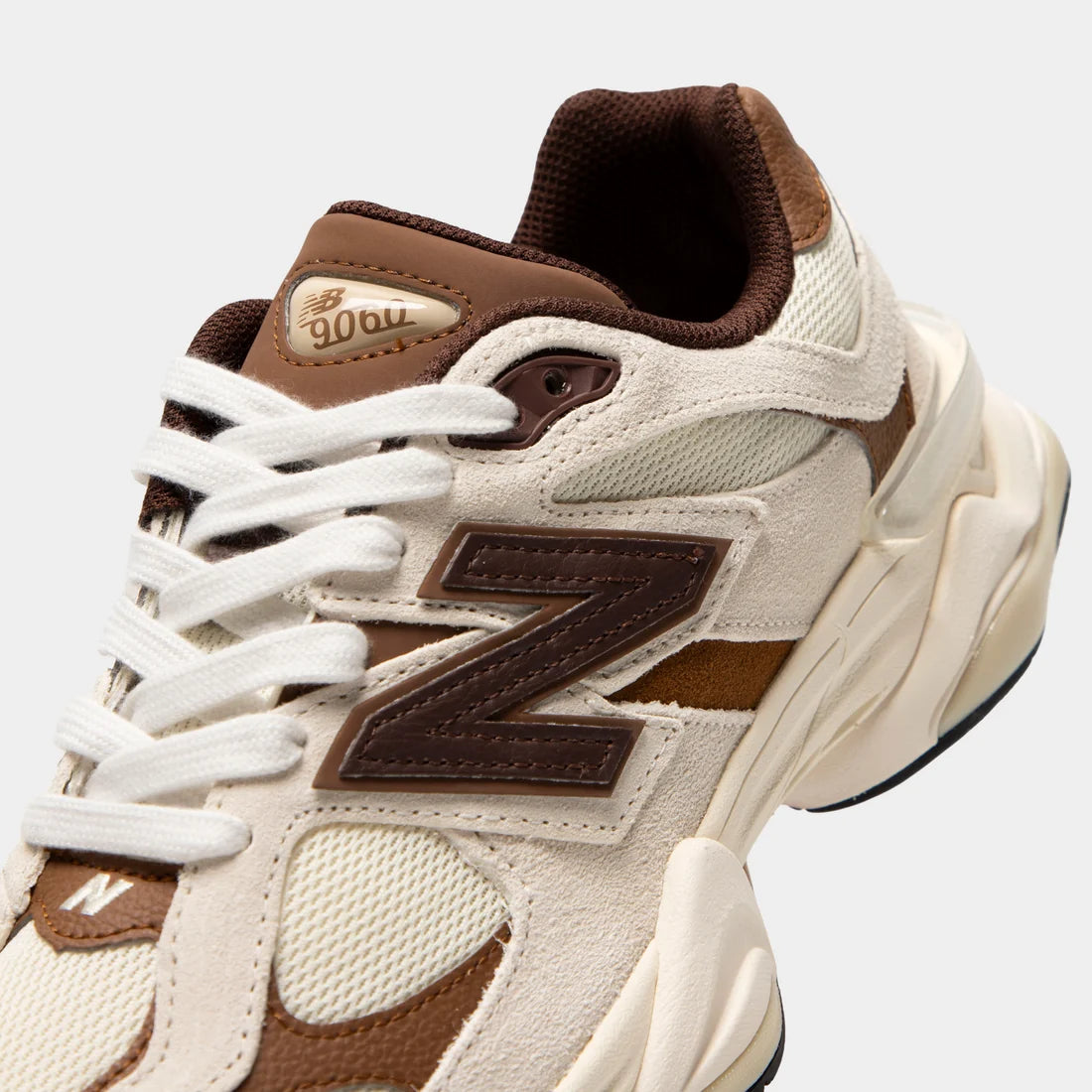 New Balance 9060 – Breakfast Tea / Angora